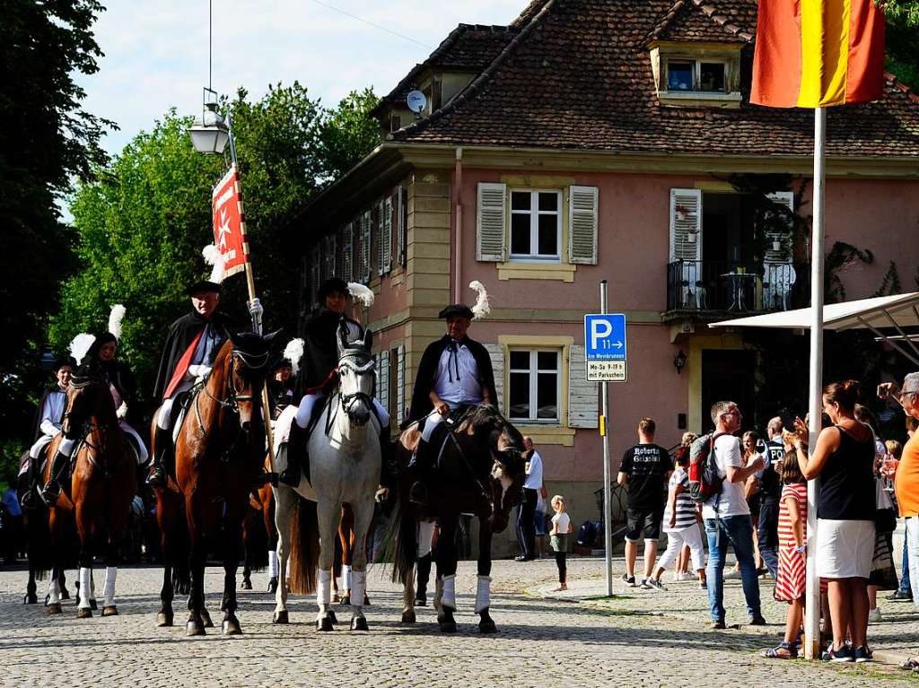 Mit Umzug und Krnung der neuen Markgrfler Weinprinzessin Jessica Himmelsbach ging es am Freitag los. Noch bis Montag hat das Weinfest in Staufen geffnet.