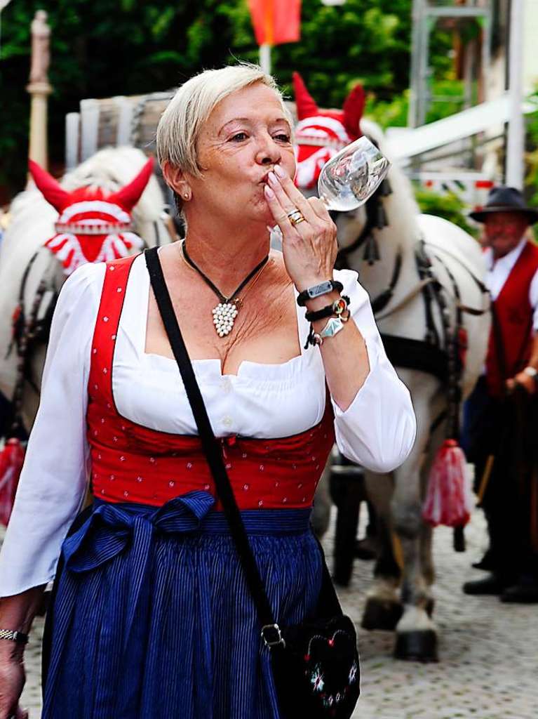 Mit Umzug und Krnung der neuen Markgrfler Weinprinzessin Jessica Himmelsbach ging es am Freitag los. Noch bis Montag hat das Weinfest in Staufen geffnet.