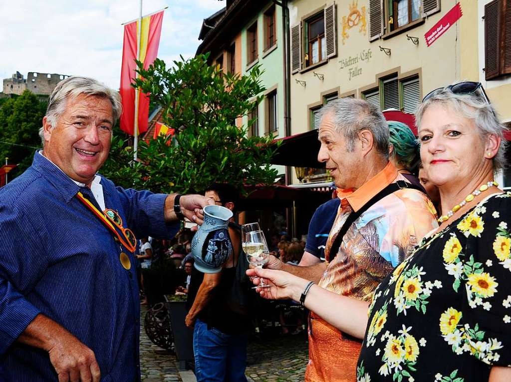 Mit Umzug und Krnung der neuen Markgrfler Weinprinzessin Jessica Himmelsbach ging es am Freitag los. Noch bis Montag hat das Weinfest in Staufen geffnet.