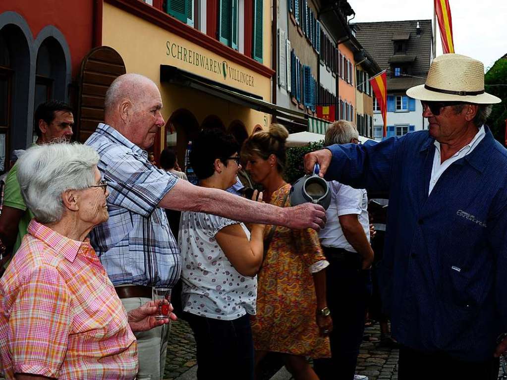 Mit Umzug und Krnung der neuen Markgrfler Weinprinzessin Jessica Himmelsbach ging es am Freitag los. Noch bis Montag hat das Weinfest in Staufen geffnet.