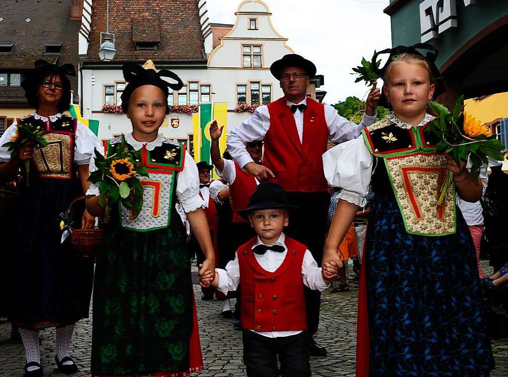 Mit Umzug und Krnung der neuen Markgrfler Weinprinzessin Jessica Himmelsbach ging es am Freitag los. Noch bis Montag hat das Weinfest in Staufen geffnet.