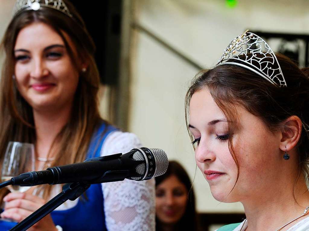 Mit Umzug und Krnung der neuen Markgrfler Weinprinzessin Jessica Himmelsbach ging es am Freitag los. Noch bis Montag hat das Weinfest in Staufen geffnet.