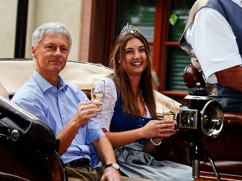 Mit Umzug und Krnung der neuen Markgrfler Weinprinzessin Jessica Himmelsbach ging es am Freitag los. Noch bis Montag hat das Weinfest in Staufen geffnet.