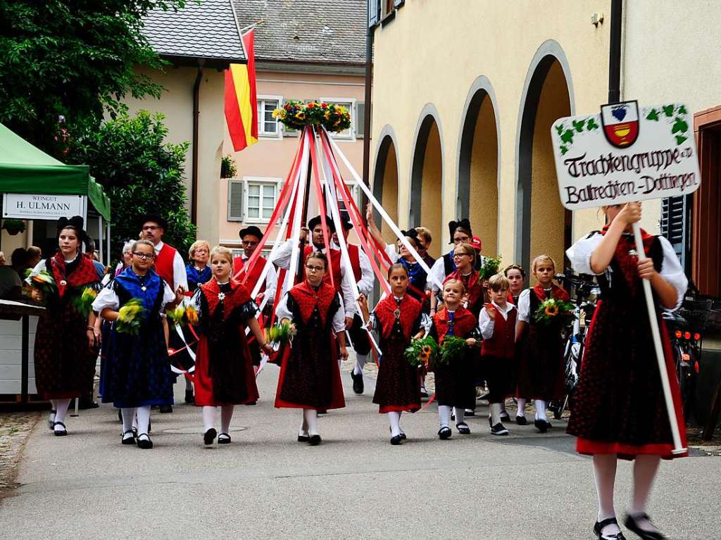 Mit Umzug und Krnung der neuen Markgrfler Weinprinzessin Jessica Himmelsbach ging es am Freitag los. Noch bis Montag hat das Weinfest in Staufen geffnet.