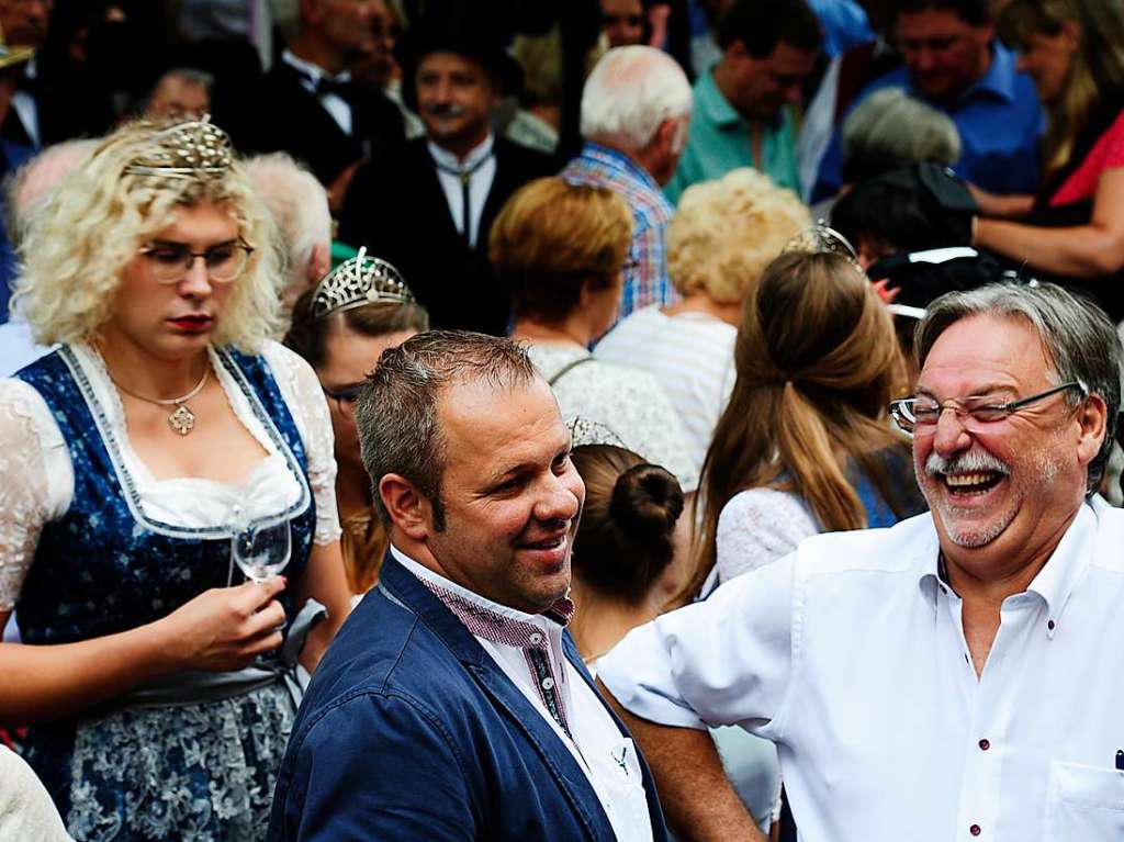 Mit Umzug und Krnung der neuen Markgrfler Weinprinzessin Jessica Himmelsbach ging es am Freitag los. Noch bis Montag hat das Weinfest in Staufen geffnet.