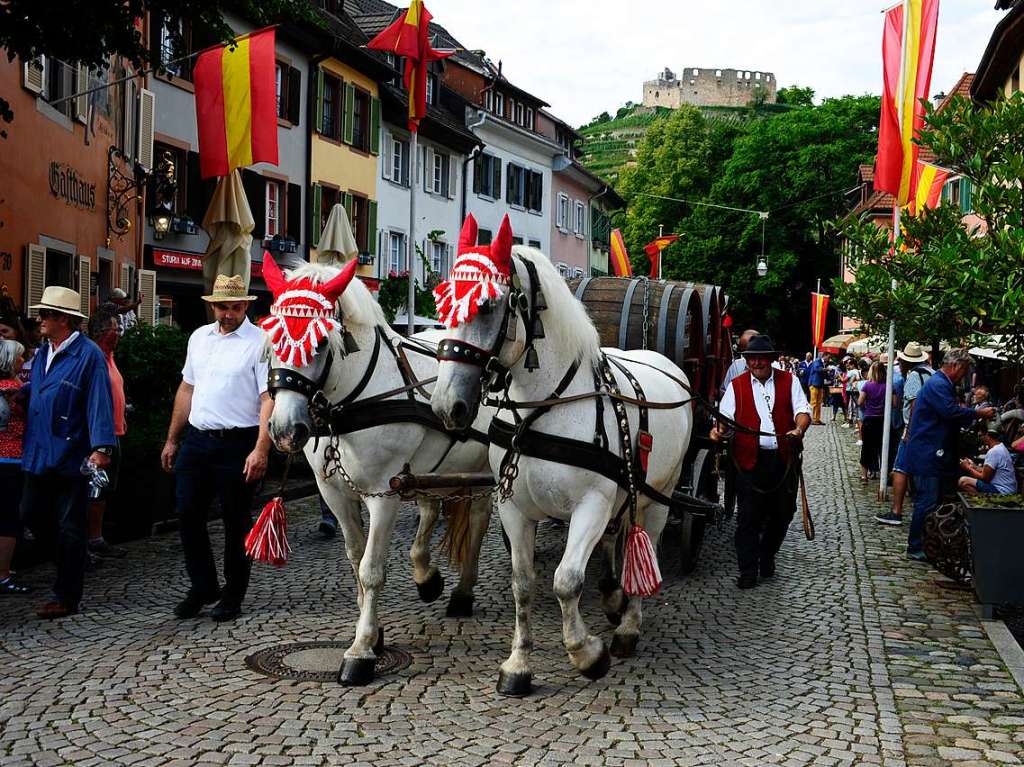 Mit Umzug und Krnung der neuen Markgrfler Weinprinzessin Jessica Himmelsbach ging es am Freitag los. Noch bis Montag hat das Weinfest in Staufen geffnet.