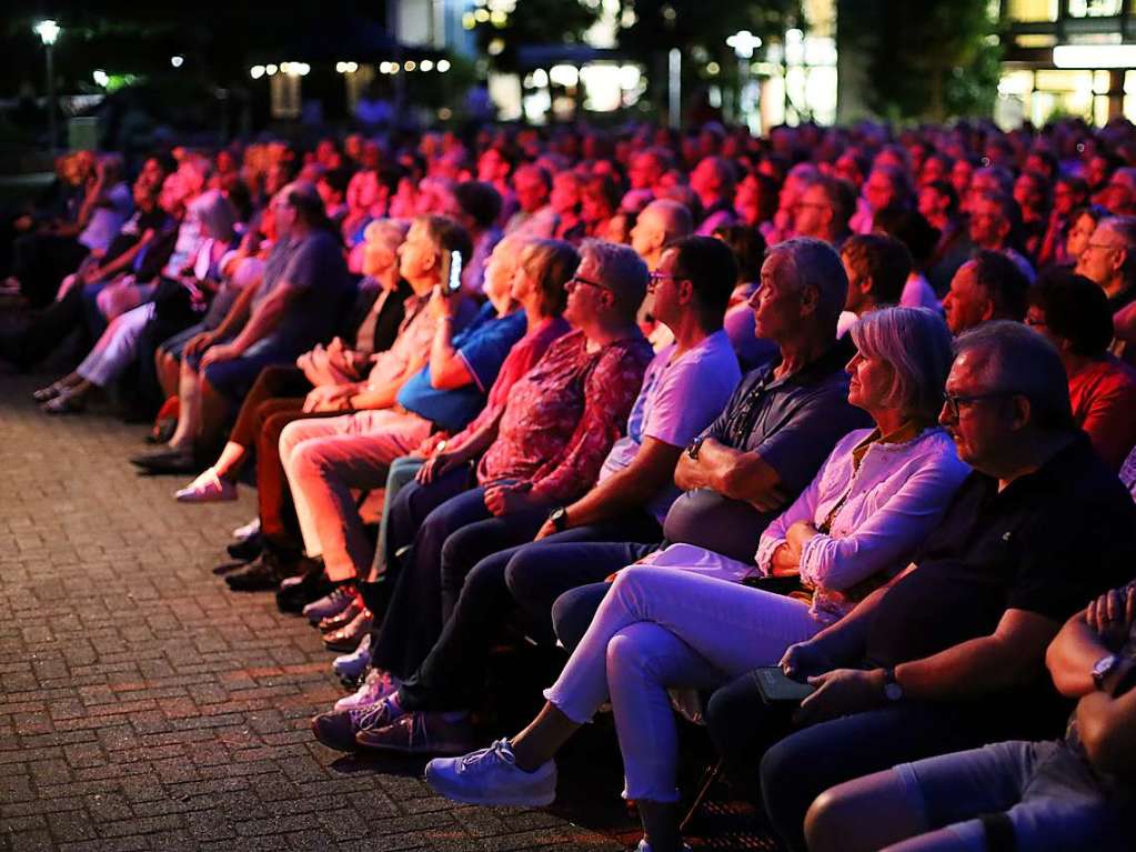 Groartiger Ausklang der Open-Air-Saison im Bad Krozinger Kurpark mit einem fulminanten Jazz-Rock-Abend mit einem bestens aufgelegten Klaus Doldinger, seiner Formation Passport und Gaststar Joo Kraus an der Trompete.