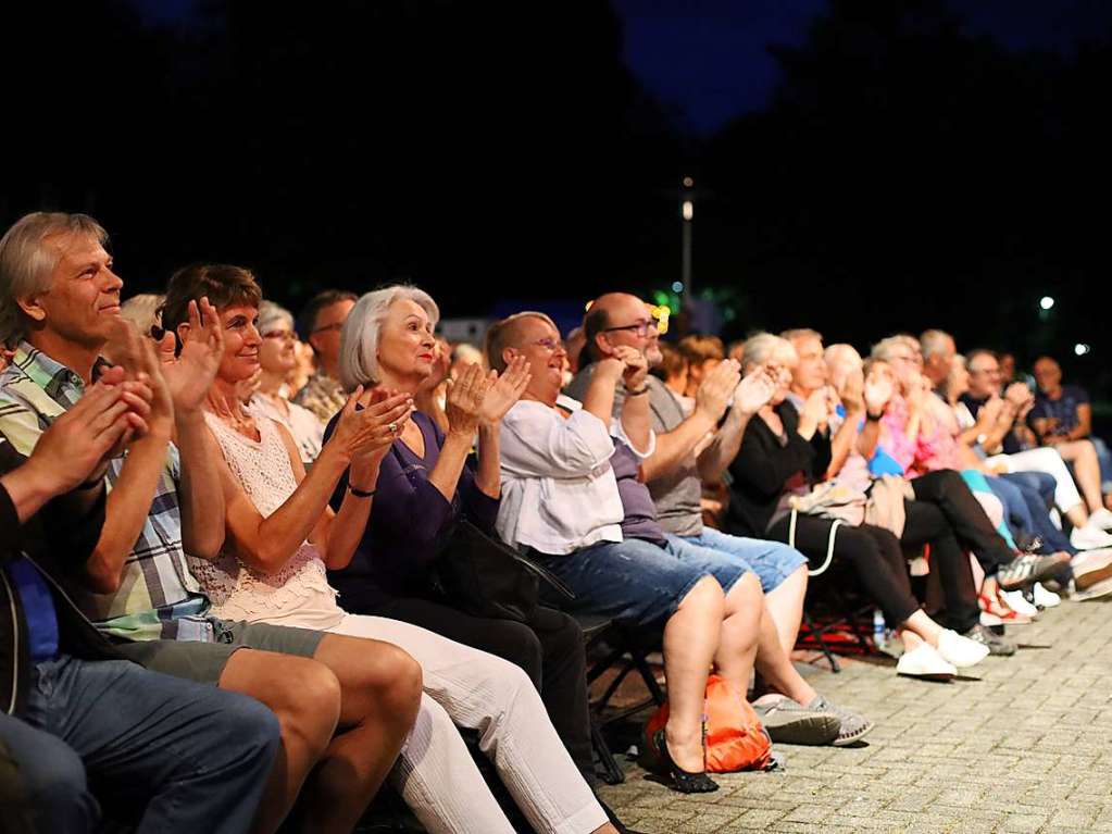 Groartiger Ausklang der Open-Air-Saison im Bad Krozinger Kurpark mit einem fulminanten Jazz-Rock-Abend mit einem bestens aufgelegten Klaus Doldinger, seiner Formation Passport und Gaststar Joo Kraus an der Trompete.