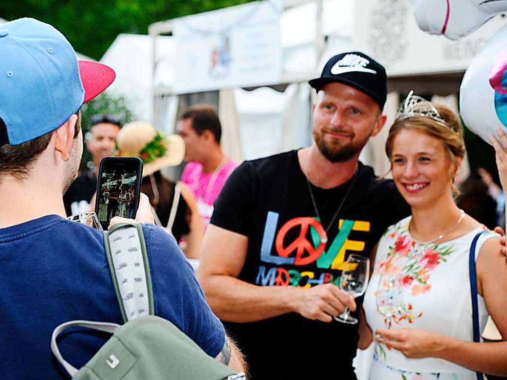 Mit Umzug und Krnung der neuen Markgrfler Weinprinzessin Jessica Himmelsbach ging es am Freitag los. Noch bis Montag hat das Weinfest in Staufen geffnet.