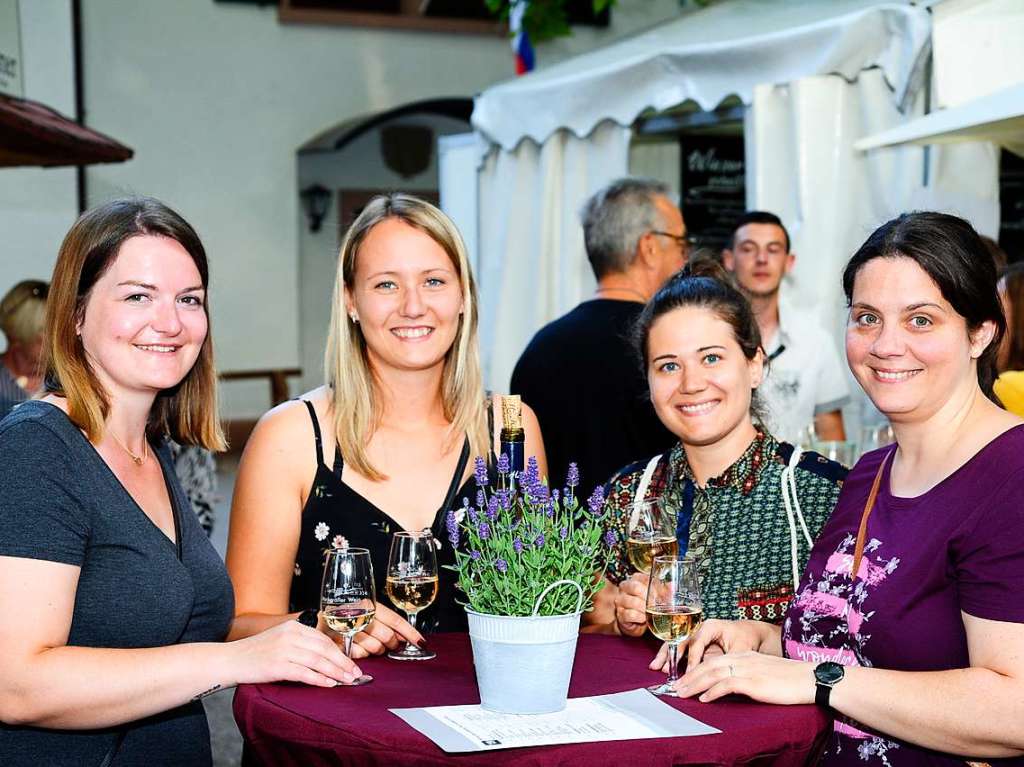 Mit Umzug und Krnung der neuen Markgrfler Weinprinzessin Jessica Himmelsbach ging es am Freitag los. Noch bis Montag hat das Weinfest in Staufen geffnet.