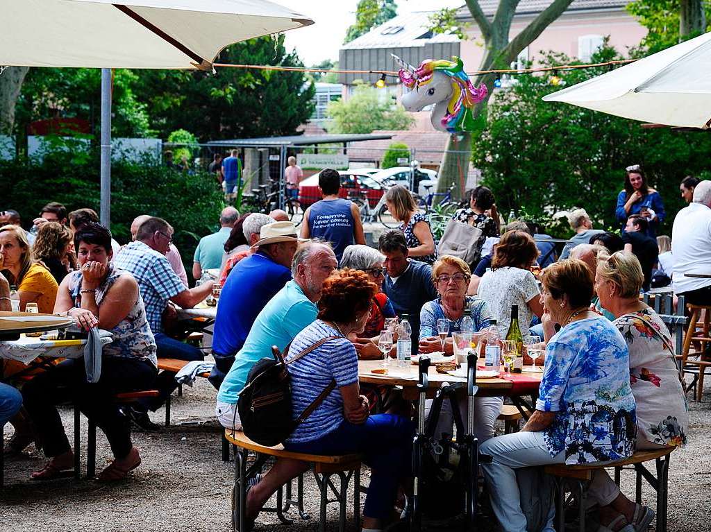 Mit Umzug und Krnung der neuen Markgrfler Weinprinzessin Jessica Himmelsbach ging es am Freitag los. Noch bis Montag hat das Weinfest in Staufen geffnet.