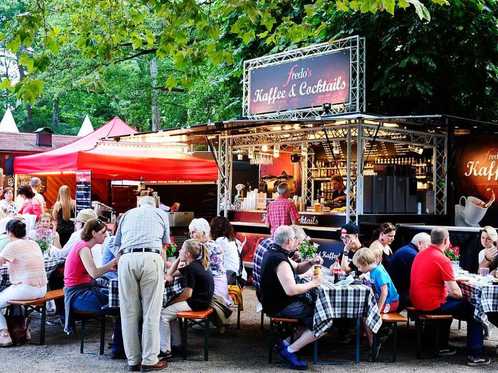 Mit Umzug und Krnung der neuen Markgrfler Weinprinzessin Jessica Himmelsbach ging es am Freitag los. Noch bis Montag hat das Weinfest in Staufen geffnet.