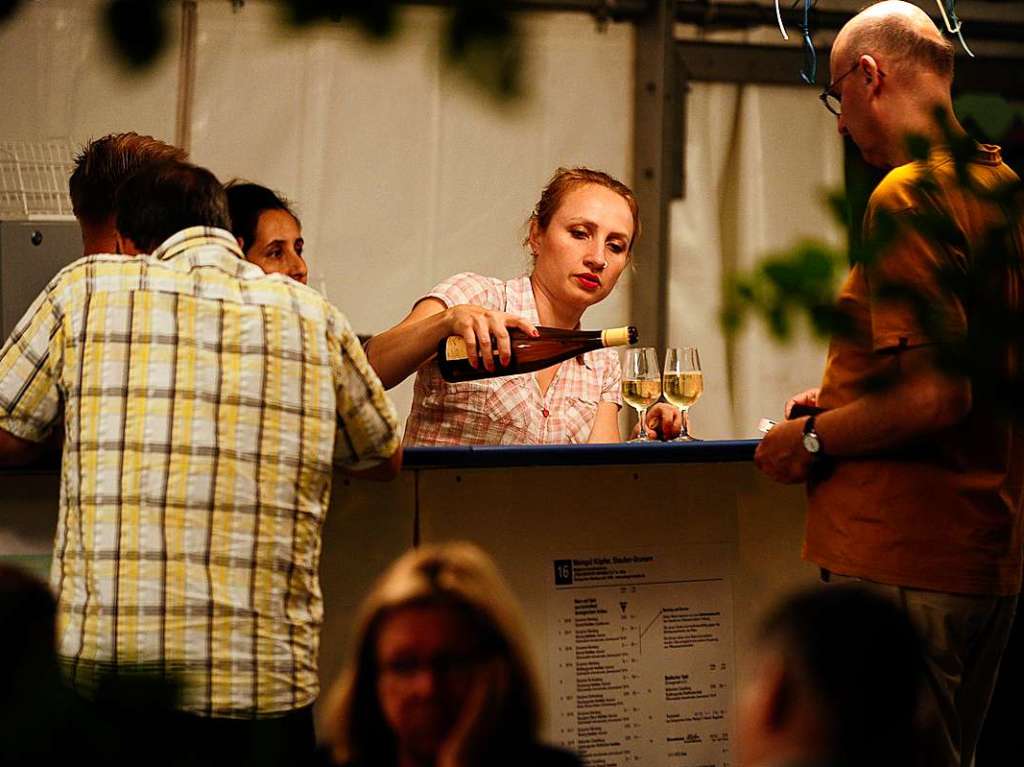 Mit Umzug und Krnung der neuen Markgrfler Weinprinzessin Jessica Himmelsbach ging es am Freitag los. Noch bis Montag hat das Weinfest in Staufen geffnet.