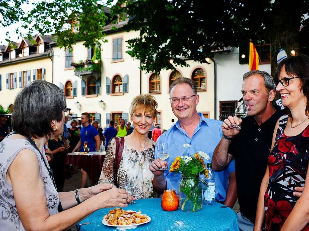 Mit Umzug und Krnung der neuen Markgrfler Weinprinzessin Jessica Himmelsbach ging es am Freitag los. Noch bis Montag hat das Weinfest in Staufen geffnet.