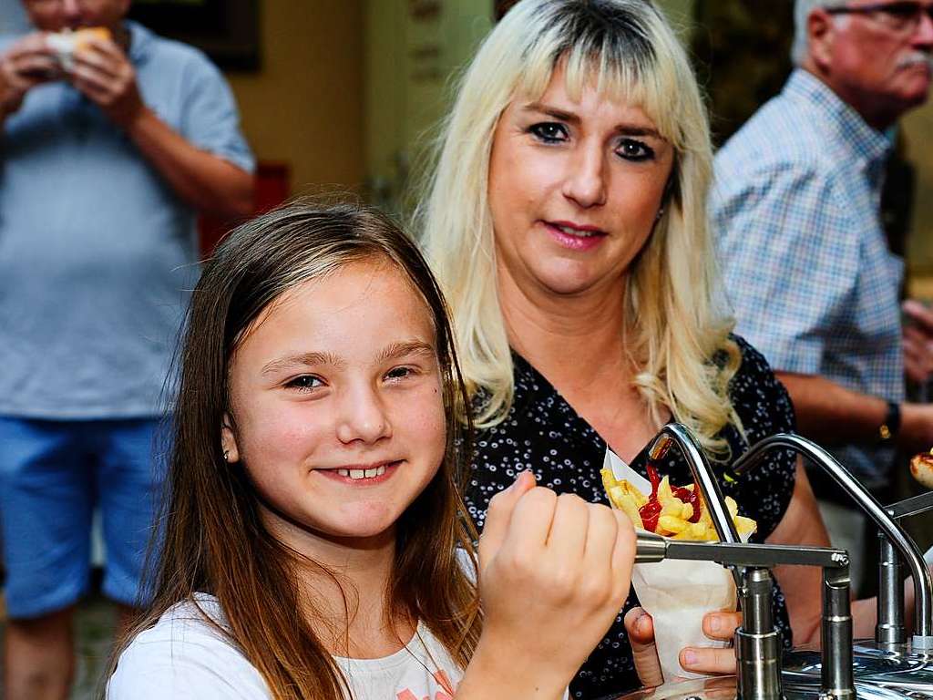 Mit Umzug und Krnung der neuen Markgrfler Weinprinzessin Jessica Himmelsbach ging es am Freitag los. Noch bis Montag hat das Weinfest in Staufen geffnet.