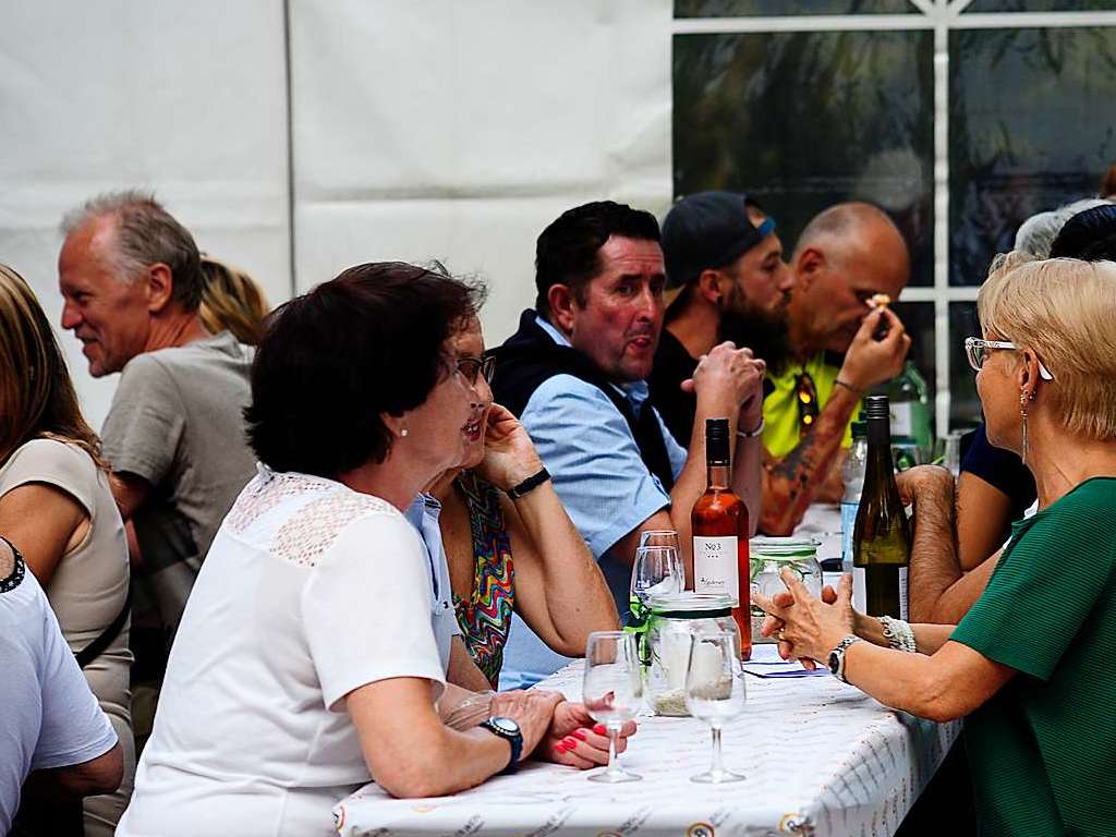 Mit Umzug und Krnung der neuen Markgrfler Weinprinzessin Jessica Himmelsbach ging es am Freitag los. Noch bis Montag hat das Weinfest in Staufen geffnet.