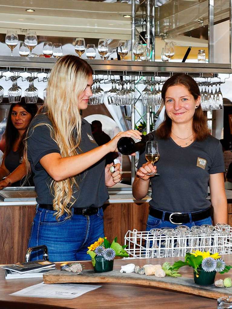 Mit Umzug und Krnung der neuen Markgrfler Weinprinzessin Jessica Himmelsbach ging es am Freitag los. Noch bis Montag hat das Weinfest in Staufen geffnet.