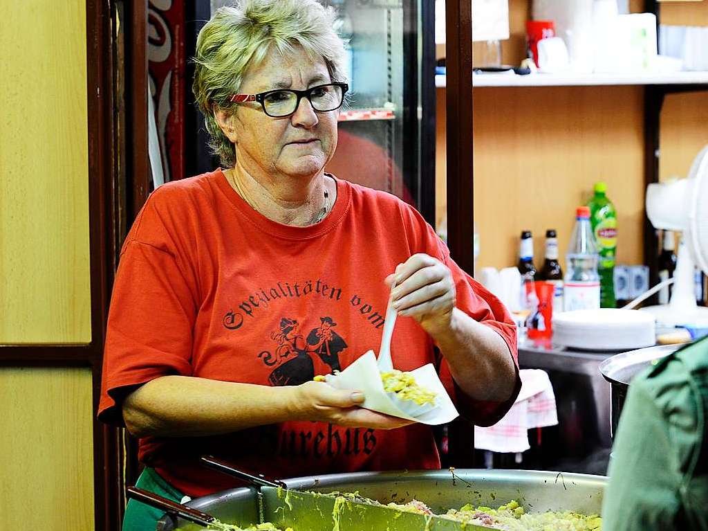 Mit Umzug und Krnung der neuen Markgrfler Weinprinzessin Jessica Himmelsbach ging es am Freitag los. Noch bis Montag hat das Weinfest in Staufen geffnet.