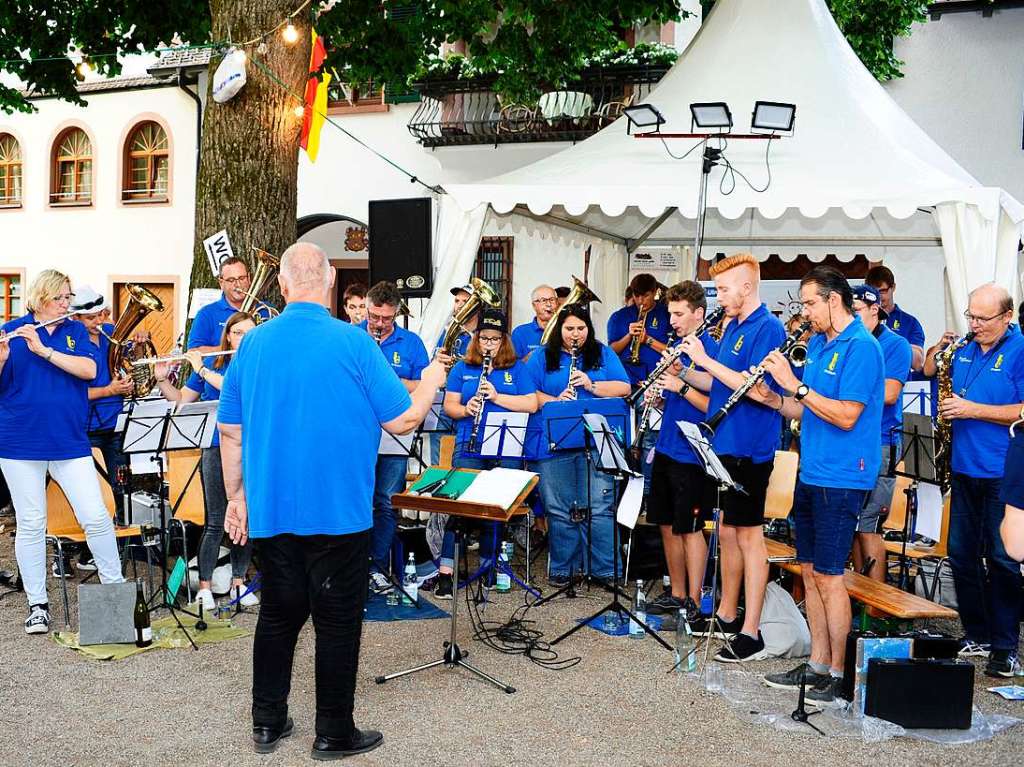 Mit Umzug und Krnung der neuen Markgrfler Weinprinzessin Jessica Himmelsbach ging es am Freitag los. Noch bis Montag hat das Weinfest in Staufen geffnet.