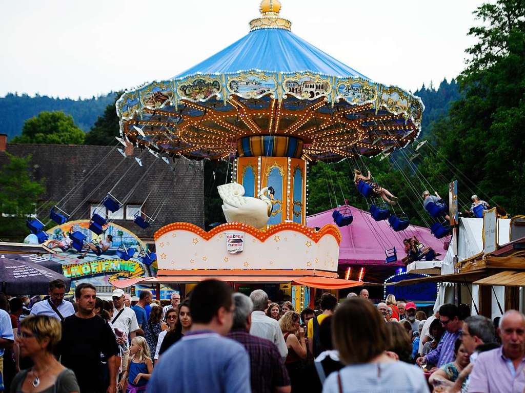 Mit Umzug und Krnung der neuen Markgrfler Weinprinzessin Jessica Himmelsbach ging es am Freitag los. Noch bis Montag hat das Weinfest in Staufen geffnet.