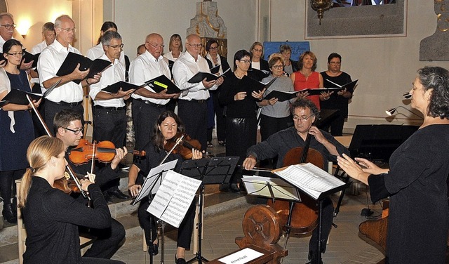 Der Projektchor und das Streichensemble.   | Foto: Stefan Pichler