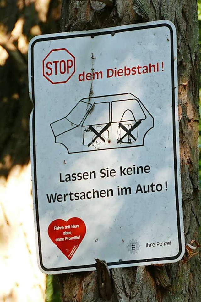 Schilder, die vor Autoaufbrchen warne...eil am Rhein ist noch weniger bekannt.  | Foto: Victoria Langelott