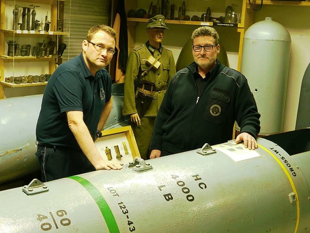 Mathias Peterle (links) und Ralf Vende... Baden-Wrttemberg abgeworfenen Bombe.  | Foto: Benedikt Hecht