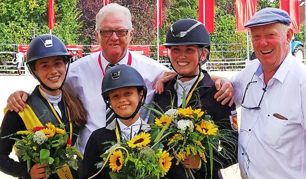 Hatten in Schutterwald Grund zum Strah...und Alina Christina Raabe (von links).  | Foto: Reiterring Ortenau
