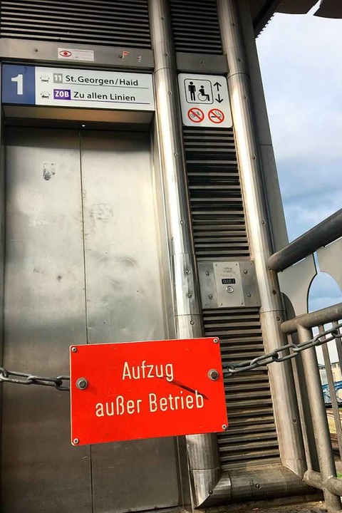 Immer wieder machen die Rolltreppen un...Stadtbahnbrücke Probleme (Archivbild).  | Foto: Simone Höhl