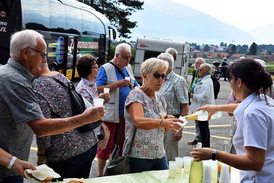 Mit drei Bussen ging es in die Erlebnisregion GrindelwaldFirst auf 2168 Metern Höhe mit Gipfelrundgang auf dem First Cliff Walk und beeindruckenden Ausblicken auf das Alpenpanorama der Jungfrau-Region. (Foto: Hildegard Siebold) Mit drei Bussen ging es in die Erlebnisregion GrindelwaldFirst auf 2168 Metern Höhe mit Gipfelrundgang auf dem First Cliff Walk und beeindruckenden Ausblicken auf das Alpenpanorama der Jungfrau-Region. (Foto: Hildegard Siebold)