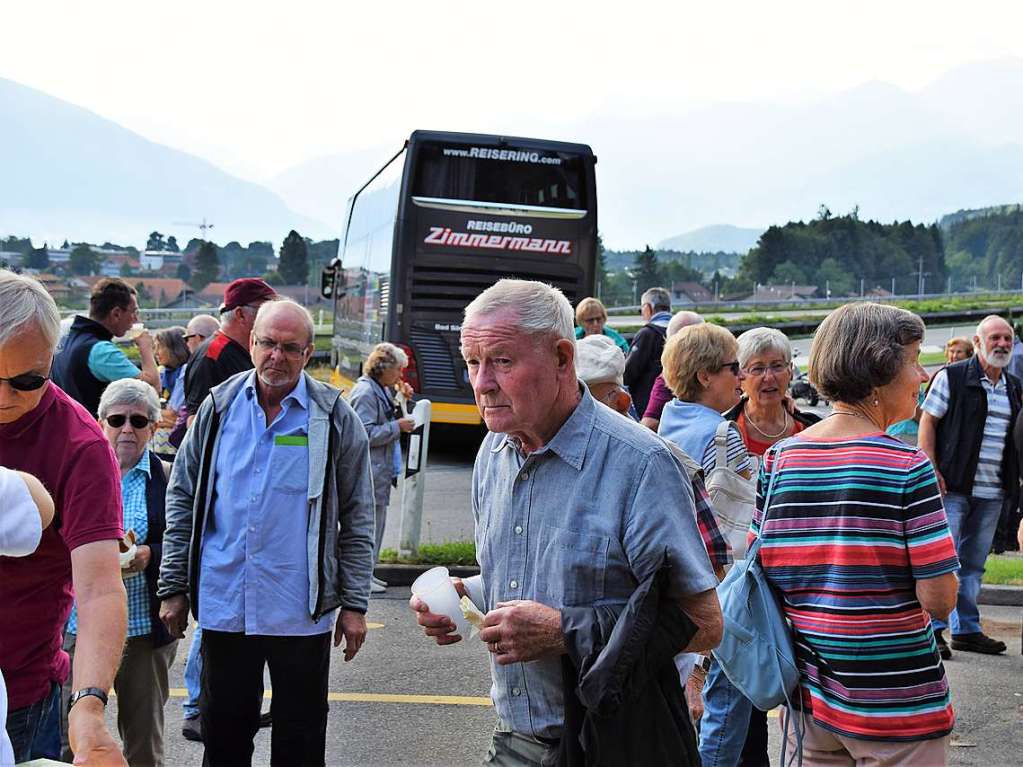 Mit drei Bussen ging es in die Erlebnisregion GrindelwaldFirst auf 2168 Metern Hhe mit Gipfelrundgang auf dem First Cliff Walk und beeindruckenden Ausblicken auf das Alpenpanorama der Jungfrau-Region.