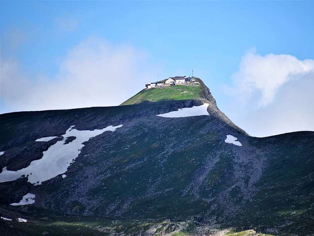 Mit drei Bussen ging es in die Erlebnisregion GrindelwaldFirst auf 2168 Metern Hhe mit Gipfelrundgang auf dem First Cliff Walk und beeindruckenden Ausblicken auf das Alpenpanorama der Jungfrau-Region.