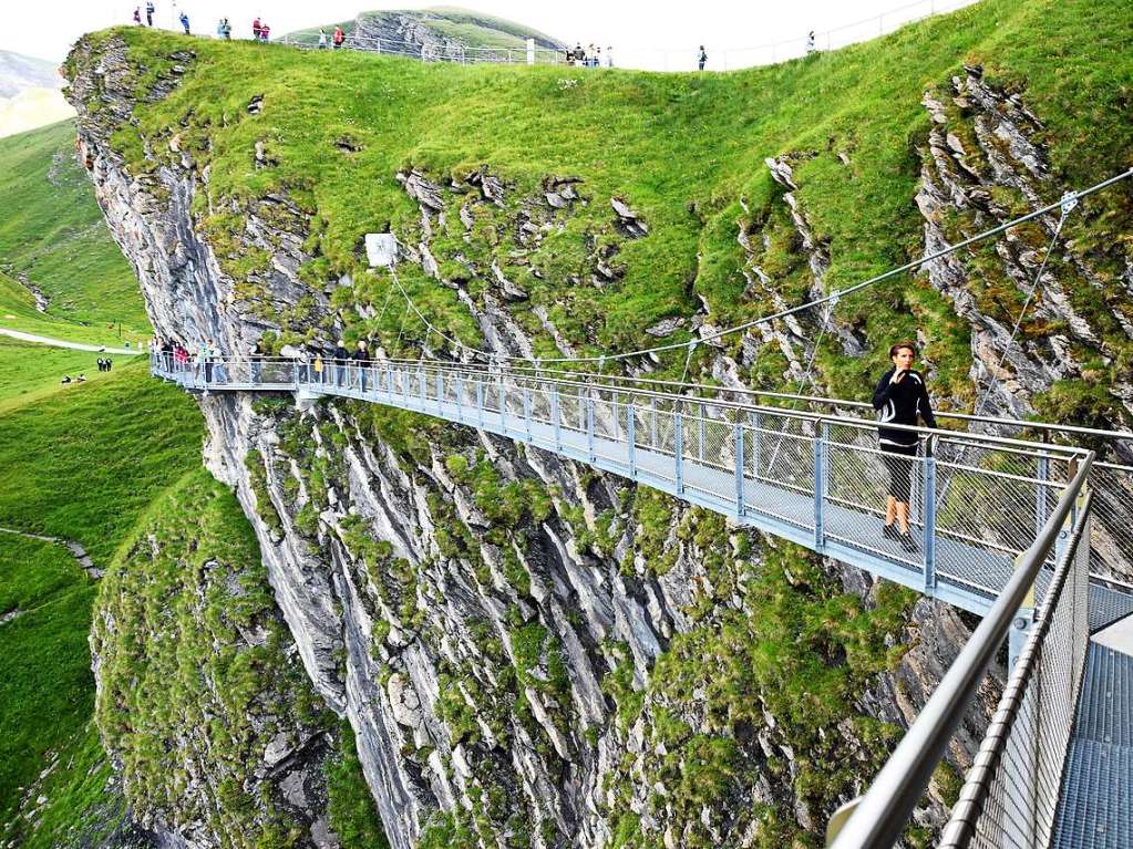 Mit drei Bussen ging es in die Erlebnisregion GrindelwaldFirst auf 2168 Metern Hhe mit Gipfelrundgang auf dem First Cliff Walk und beeindruckenden Ausblicken auf das Alpenpanorama der Jungfrau-Region.