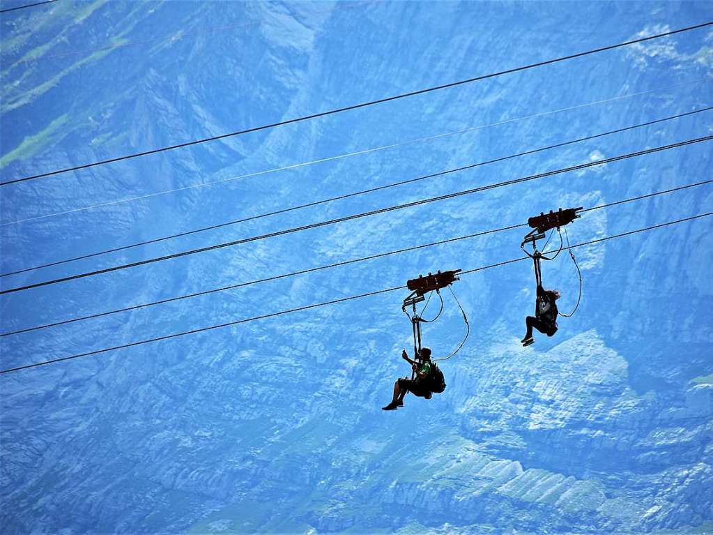 Mit drei Bussen ging es in die Erlebnisregion GrindelwaldFirst auf 2168 Metern Hhe mit Gipfelrundgang auf dem First Cliff Walk und beeindruckenden Ausblicken auf das Alpenpanorama der Jungfrau-Region.