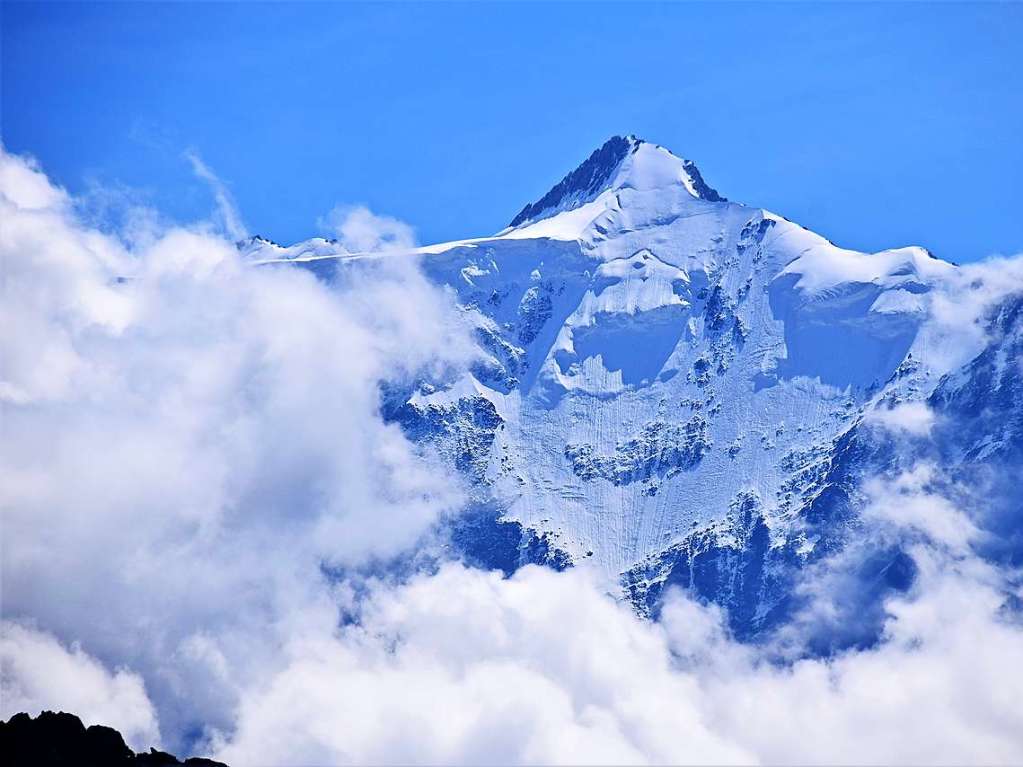 Mit drei Bussen ging es in die Erlebnisregion GrindelwaldFirst auf 2168 Metern Hhe mit Gipfelrundgang auf dem First Cliff Walk und beeindruckenden Ausblicken auf das Alpenpanorama der Jungfrau-Region.