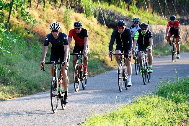Eine Gruppe von Fahrradfahrern  beim Weinberg in Waldkirch-Buchholz  | Foto: Daniel Fleig