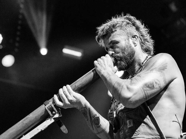 Xavier Rudd im Zirkuszelt