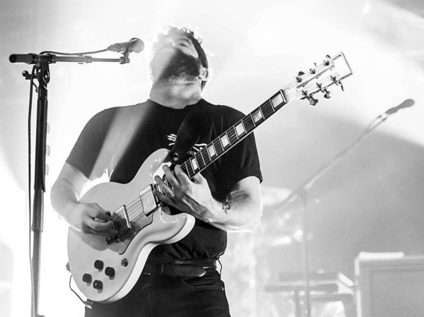 Die Indie-Band Foals im Zirkuszelt beim ZMF