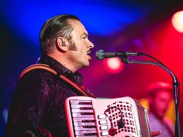 Die Folk-Rock-Polka-Band Hiss im Spiegelzelt beim ZMF