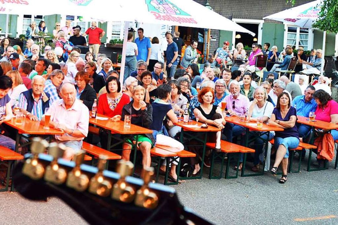 Viele Besucher kamen  zu den Konzerten des Hoffestes.  | Foto: Gerhard Lück
