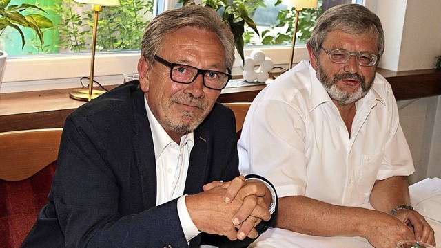 Michael Gehri und Kassierer Andreas M...Projekte in Zell freigeben zu knnen.   | Foto: Heiner Fabry