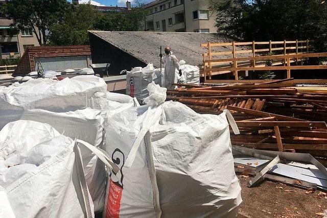 Anwohner rgern sich wegen Asbest auf Freiburger Kita-Dach