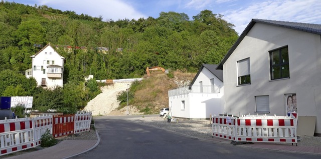 Das helle Band, das am Ende der Strae...die Treppenanlage gebaut werden soll.   | Foto: Victoria Langelott