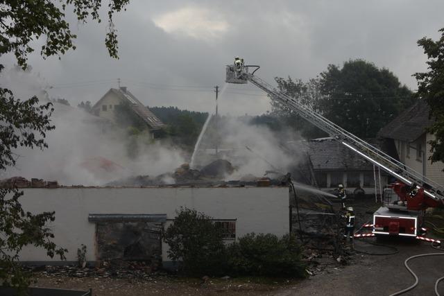 Stall in Hchenschwand brennt nach Blitzeinschlag nieder – 30 Khe sterben