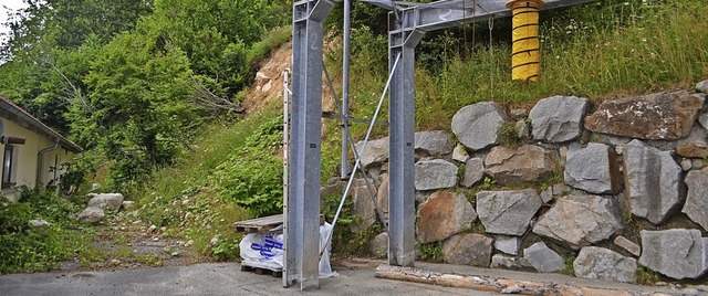 Um die steile Hangbschung beim Weides...l eine stabile Mauer errichtet werden.  | Foto: Paul Berger