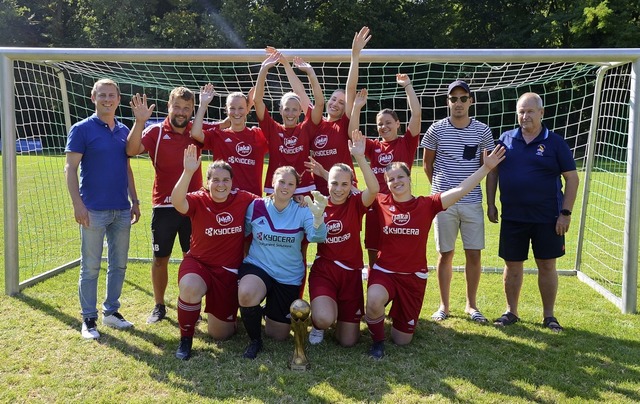 Glckliche Gewinner: Die Frauen des FC...l bei der Sportwoche des SV Jechtingen  | Foto: Roland Vitt