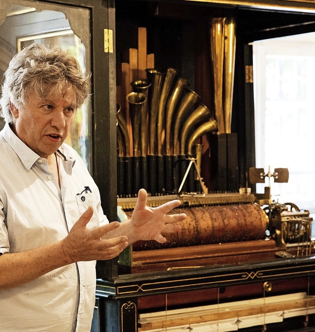 Orgelbaumeister Stefan Fleck erklrt d...bgeschlossene Restaurierungsmanahme.   | Foto: Gabriele Zahn