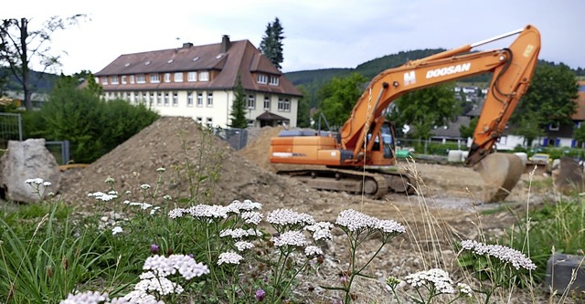 Die Baustelle am Kindergarten Arche Noah ruht seit rund acht Wochen.  | Foto: tanja Bury