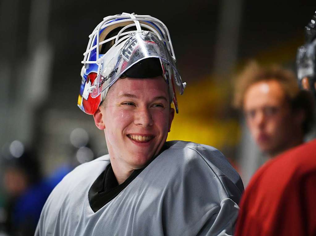 Ganz nah dran: Fans konnten beim ersten Training des EHC dabei sein.