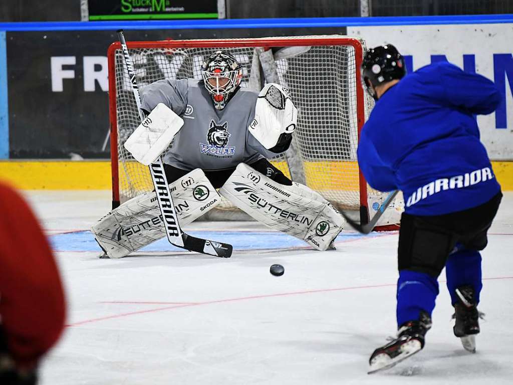 Ganz nah dran: Fans konnten beim ersten Training des EHC dabei sein.